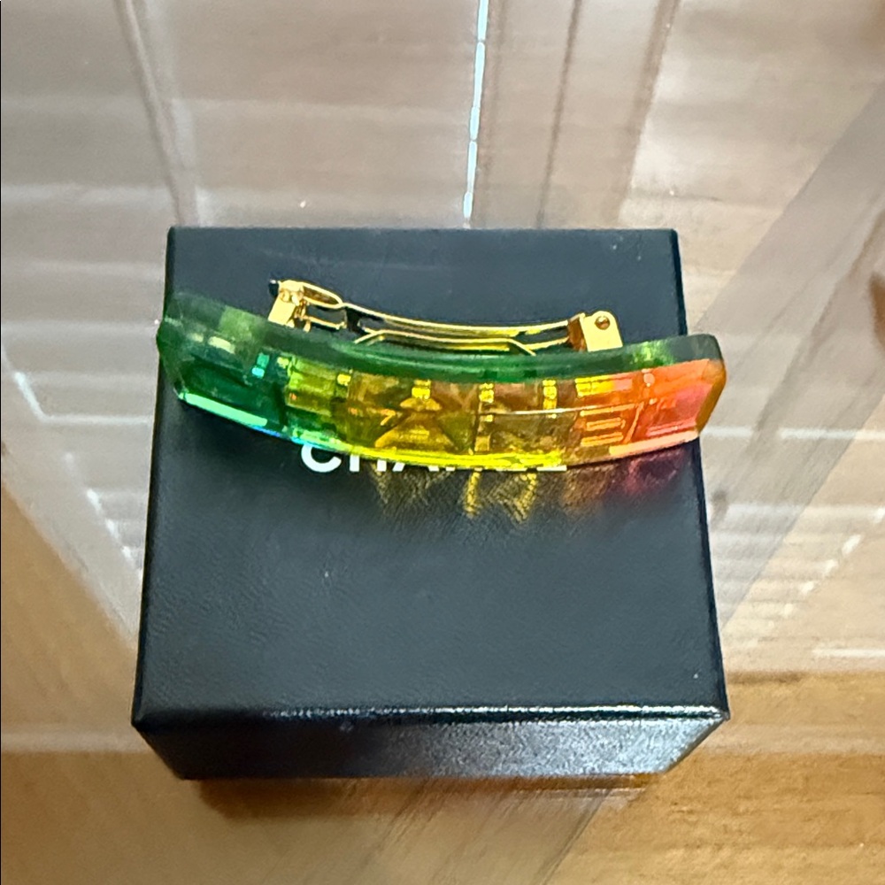 CHANEL Vibrant Rainbow Hair Clip - Picture 2 of 9
